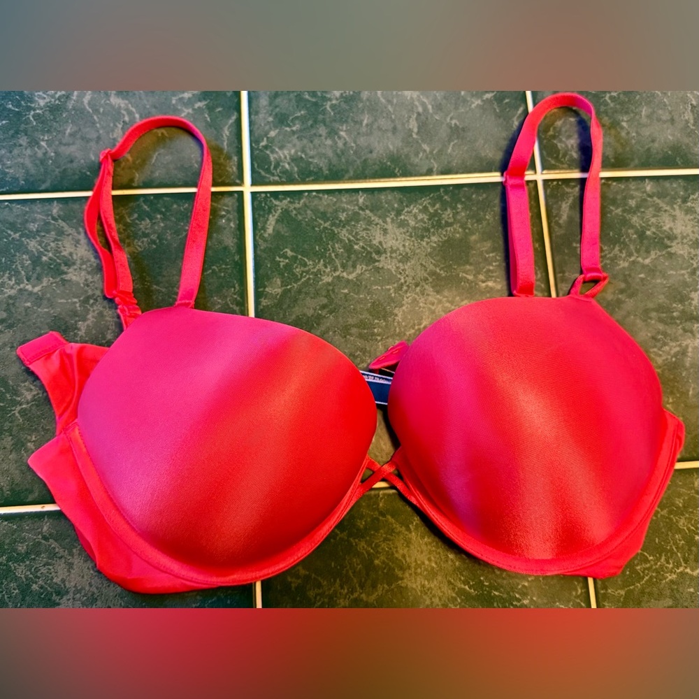 Victoria's Secret Bold pink 36 d bombshell Bra